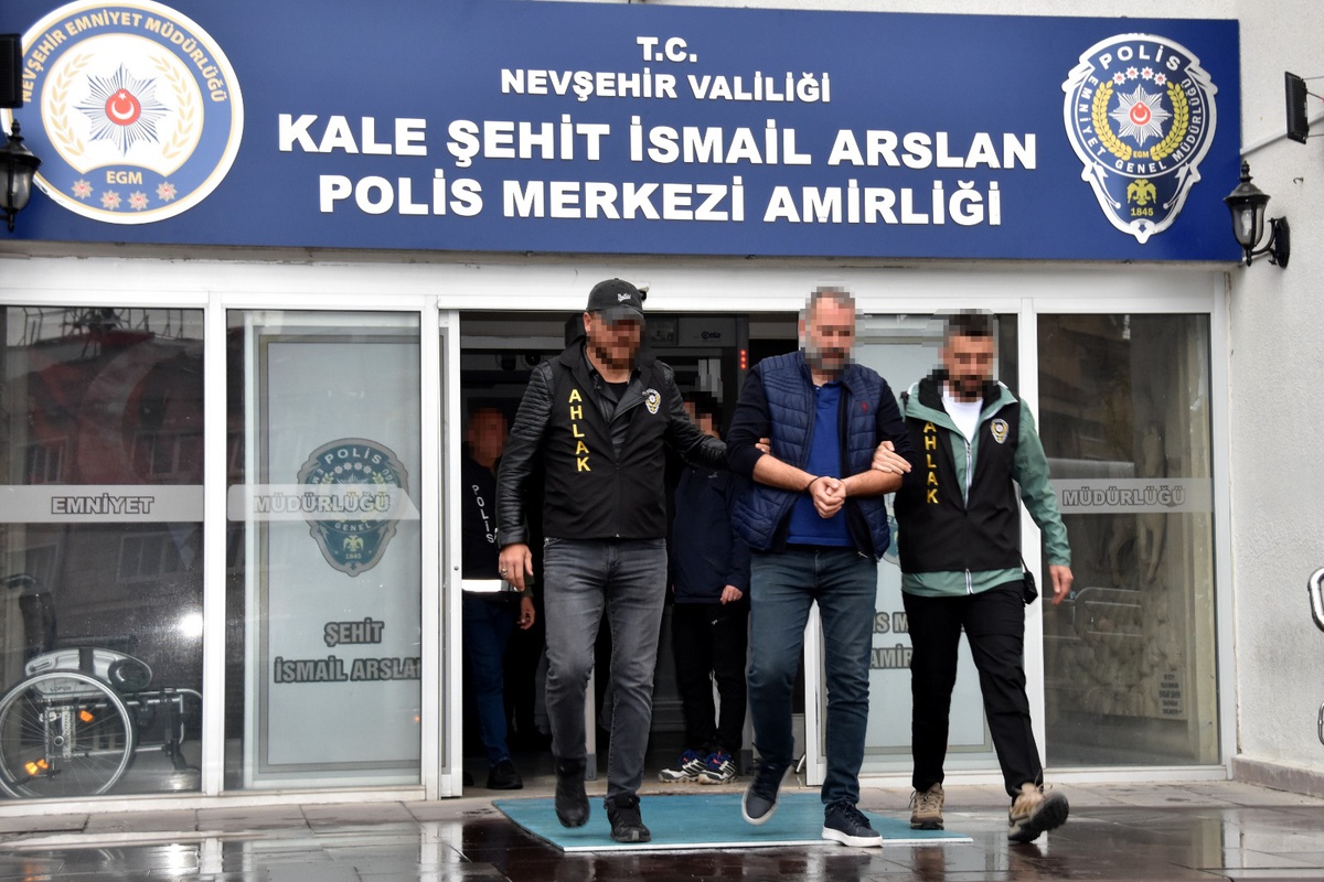 9 ilde eş zamanlı fuhuş operasyonunda 11 şüpheli tutuklandı, 16 kadın kurtarıldı