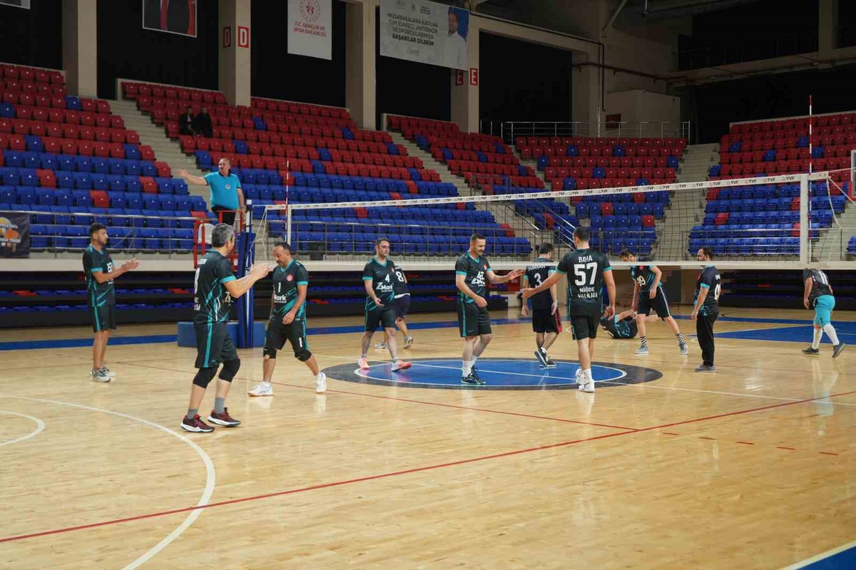 Niğde\'de 4. Kamu Spor Oyunları yaklaşık 20 gün süren müsabakalarla devam ediyor