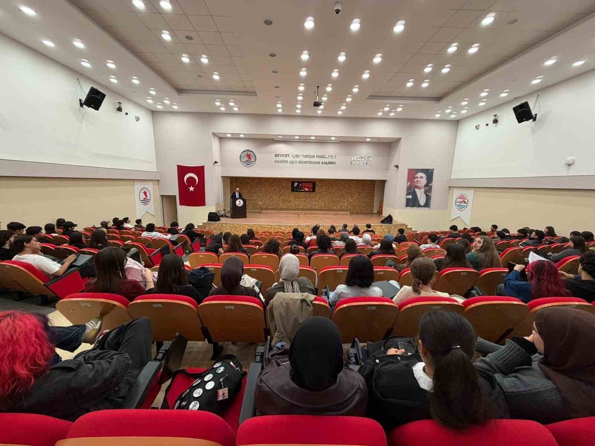 OMÜ\'de akademik yıl, amfilere taşınan \'Terörsüz Türkiye\' dersleriyle başladı