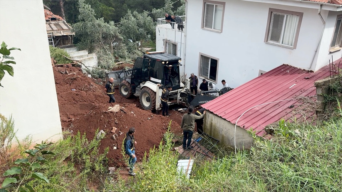 Osmaniye\'de kaybolan kişinin gömüldüğü iddia edilen bahçede insan kemikleri bulundu