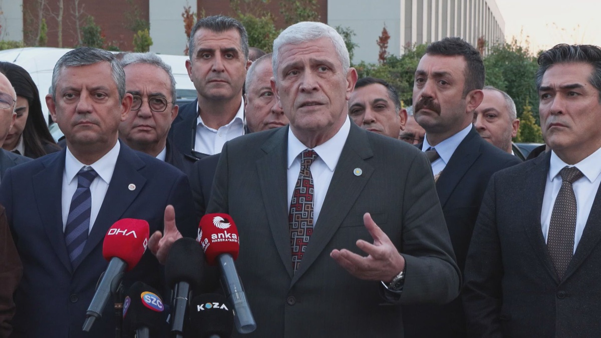 Özel, Silivri\'de Esenyurt kayyumunun evinden milyon avrolar çıktığını söyledi