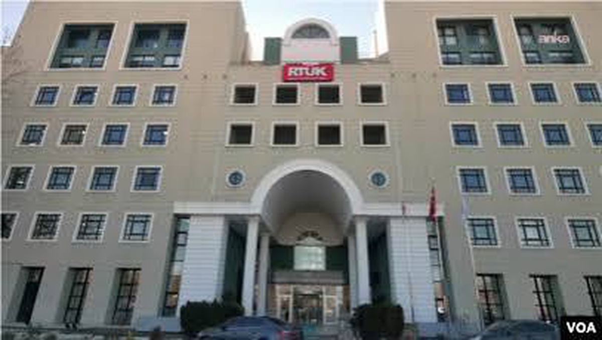 RTÜK, fon soruşturması yayınları nedeniyle Sözcü TV ve Koza TV\'ye yüzde 3\'er ceza kesti