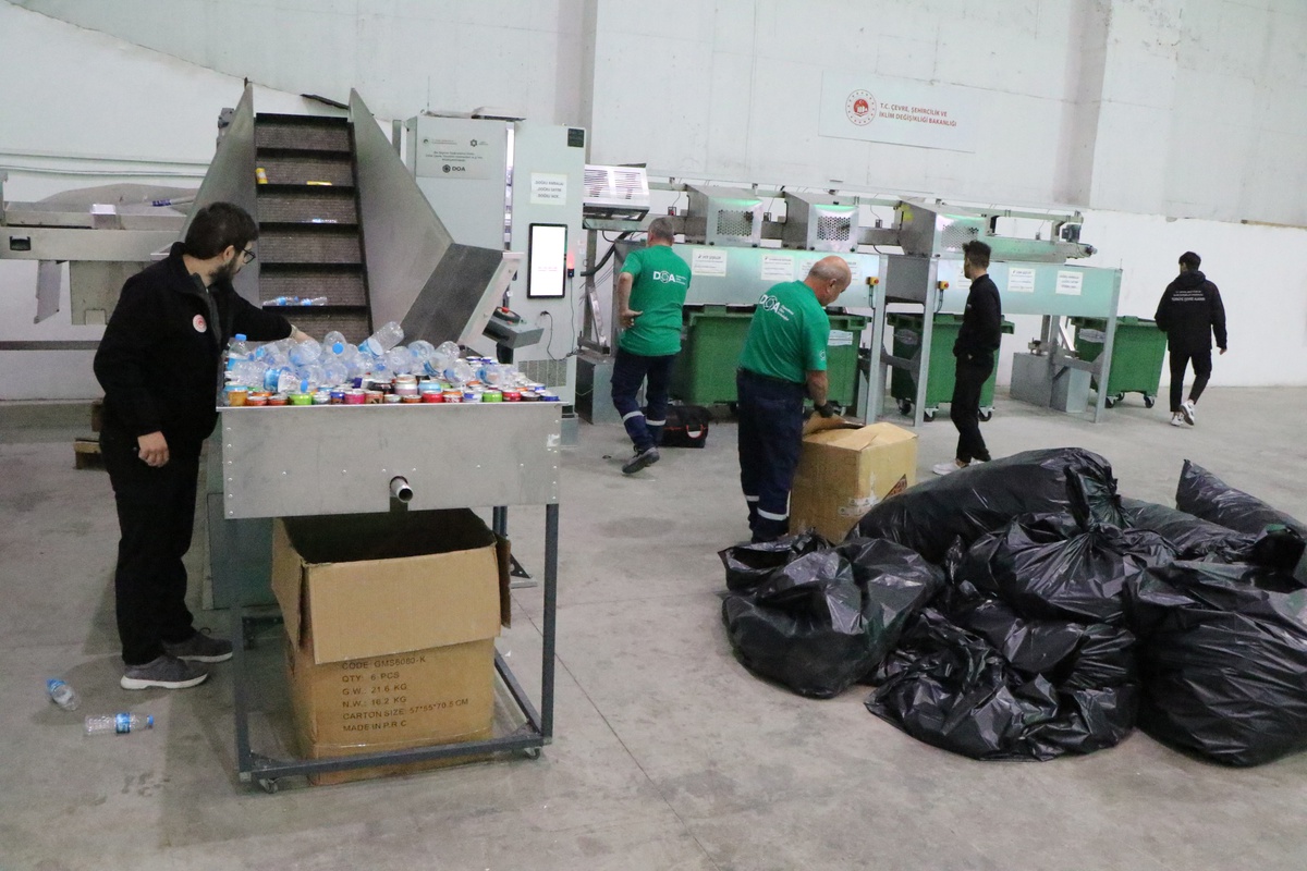Samsun Alaçam\'da Turgay Baş, 100 bin ambalajla hedefi tamamlayan ilk kişi oldu