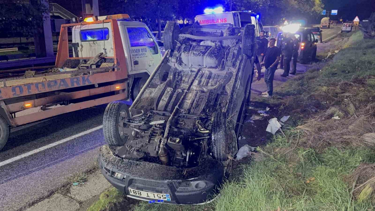 Samsun Canik\'te ticari araç 30 metreden Atatürk Bulvarı\'na düştü, 1 kişi yaralandı