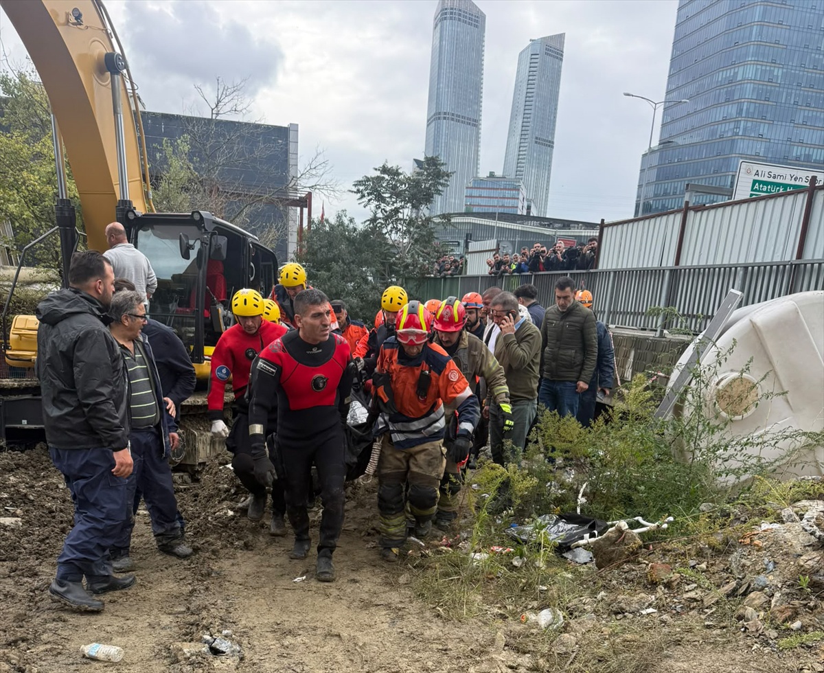 Sarıyer Ayazağa\'da köprü altında bulunan erkek cesedi Adli Tıp Kurumu\'na götürülecek