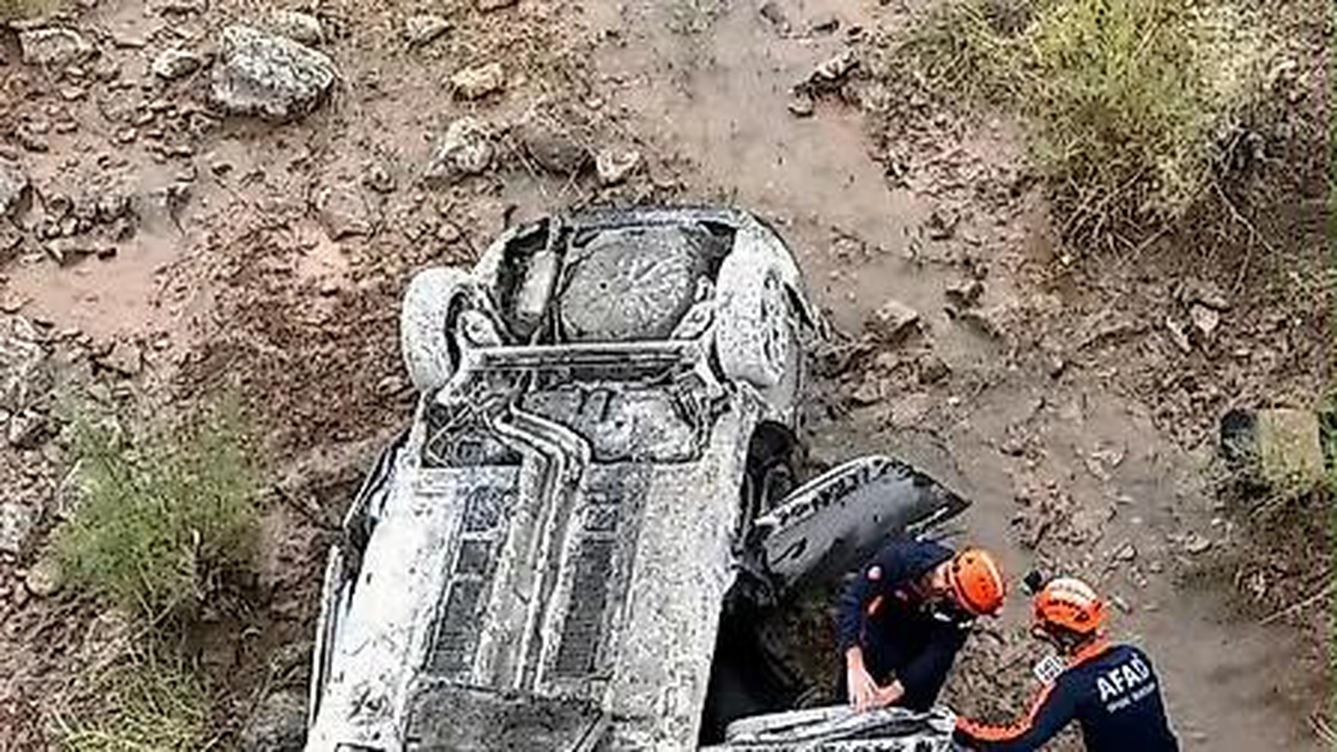 Siirt Baykan\'da ters dönen otomobilde aynı aileden 1\'i bebek 3 kişi yaralandı