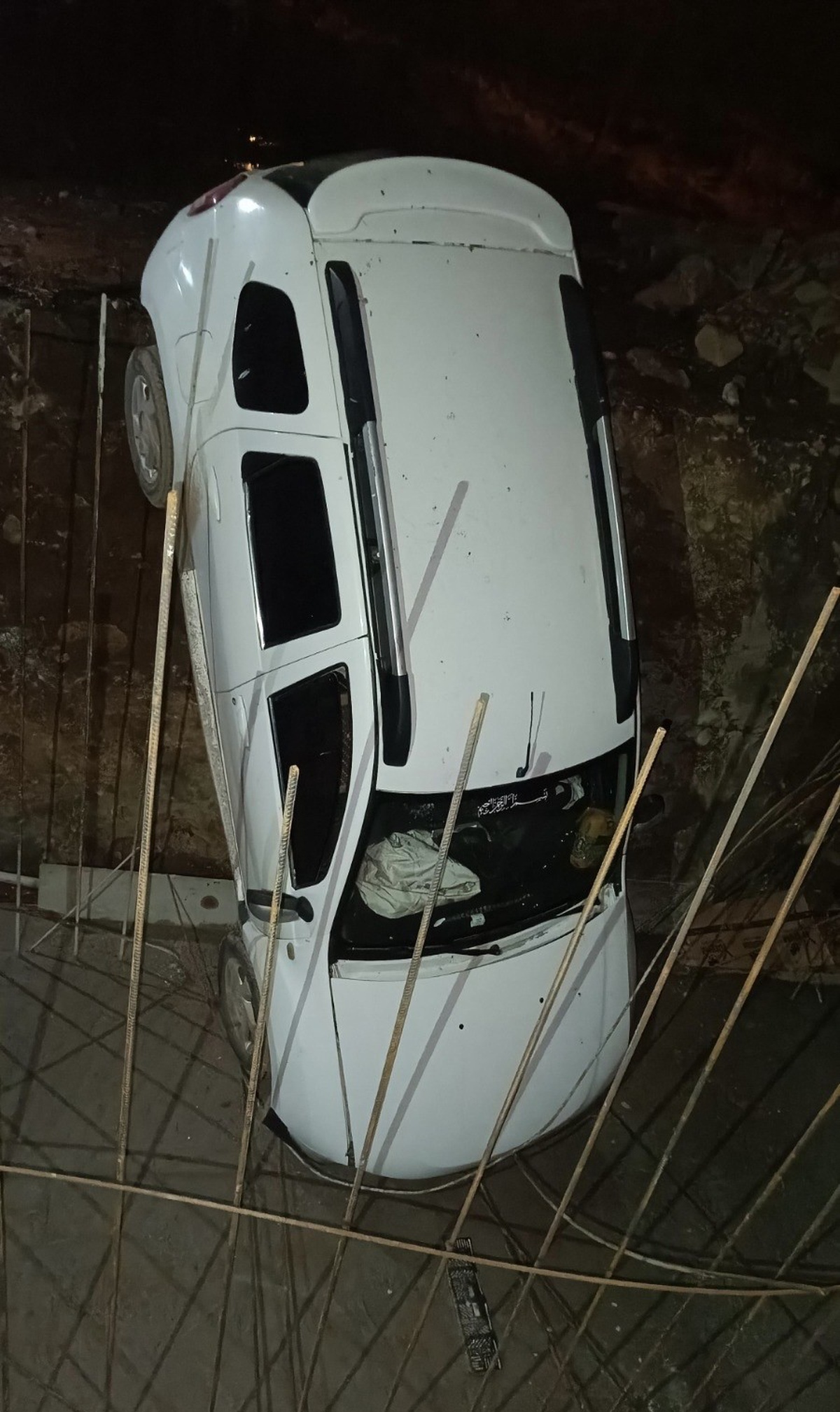 Siirt Pervari\'de menfez çukuruna düşen araçtaki 2 yaralı hastaneye kaldırıldı