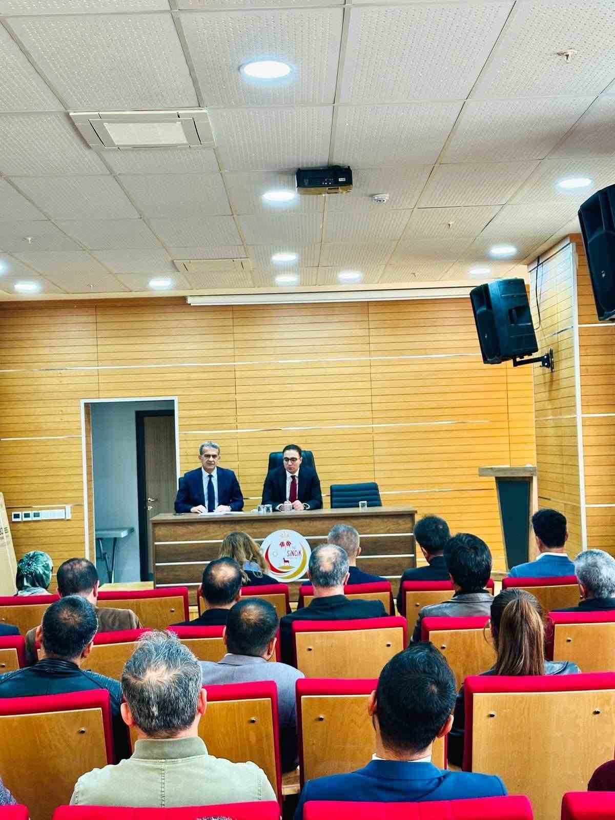Adıyaman Sincik\'te eğitim toplantısı Kaymakam Yıldız başkanlığında yapıldı
