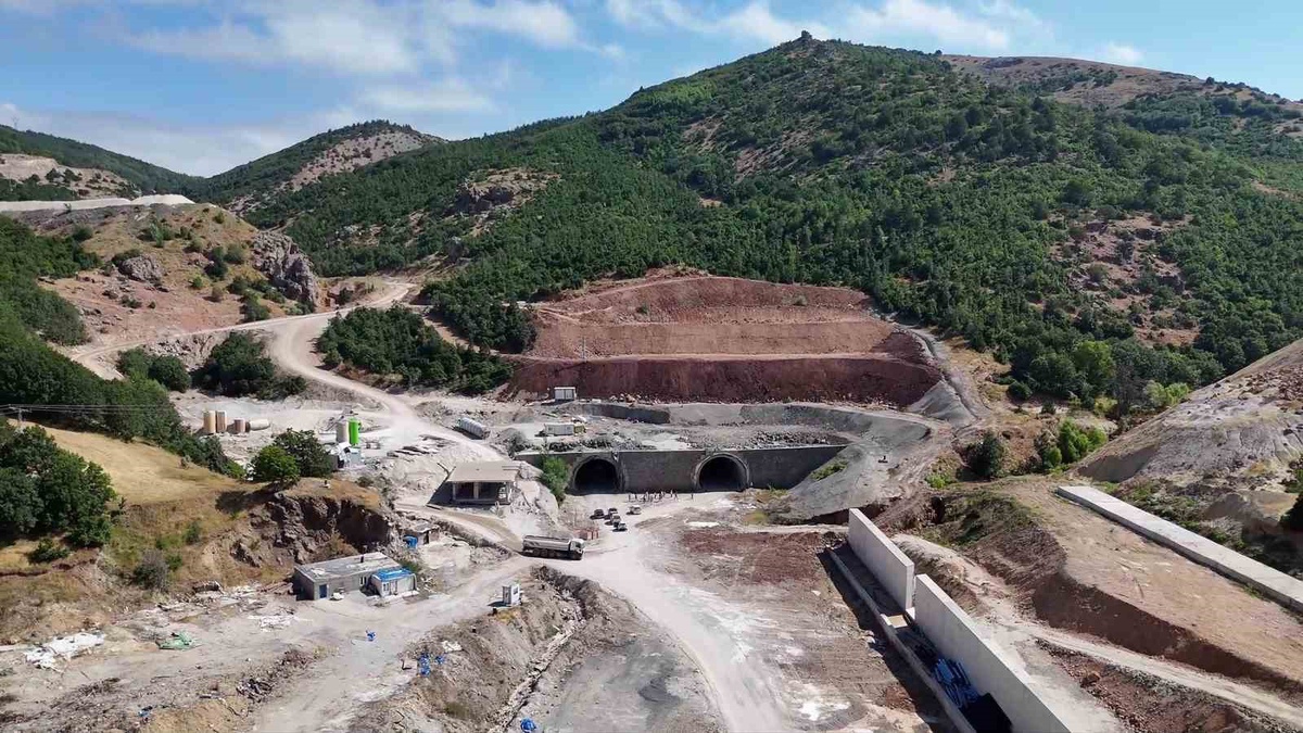 Sivas\'ta 13 yıldır bitmeyen Geminbeli Tüneli için kasım ayı hedefi konuldu