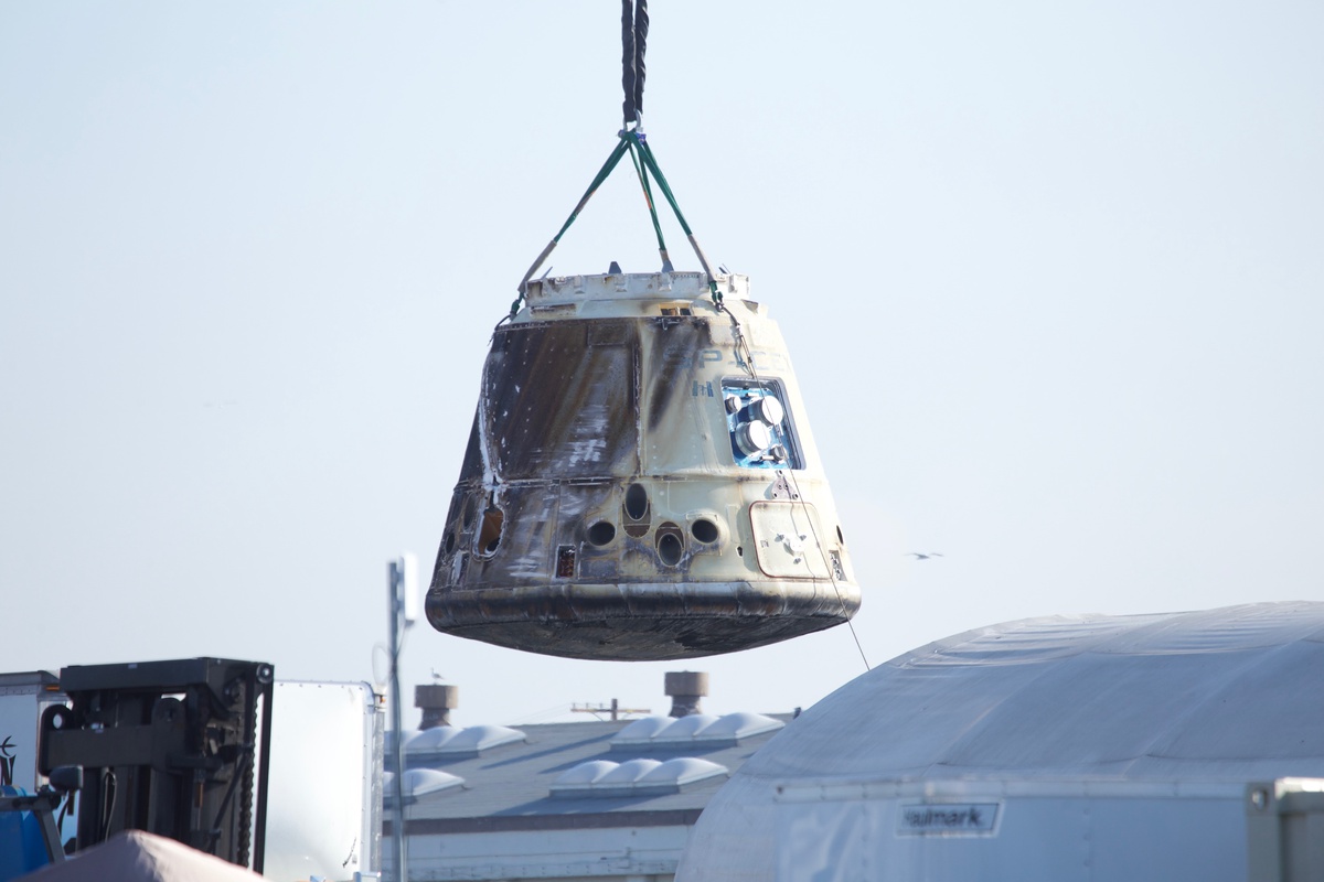 NASA\'nın SpaceX Dragon kargo aracı, 2.860 kilogram yükle ISS\'e otonom kenetlendi