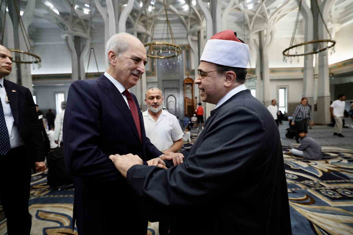 TBMM Başkanı Numan Kurtulmuş, Roma\'da İslam Merkezi\'ne giderek Müslümanlarla görüştü