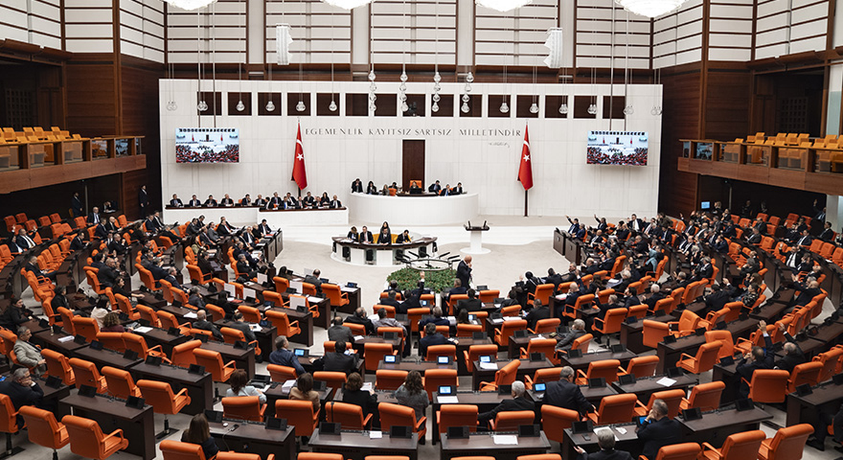 Kızılay Kanun Teklifi\'nin 1-5. maddeleri görüşülürken muhalefet denetim uyarısı yaptı