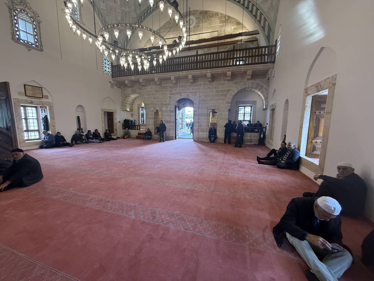 Tokat\'ta 541 yıllık Gülbahar Hatun Cami, minaresi yenilendikten sonra ibadete açıldı.