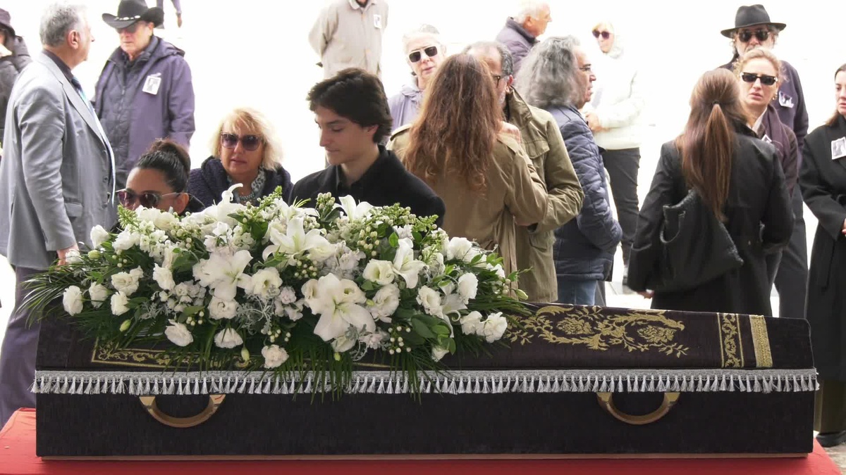 91 yaşındaki ünlü şarkıcı Alpay Nazikioğlu, Ankara\'da aile kabristanına defnedildi