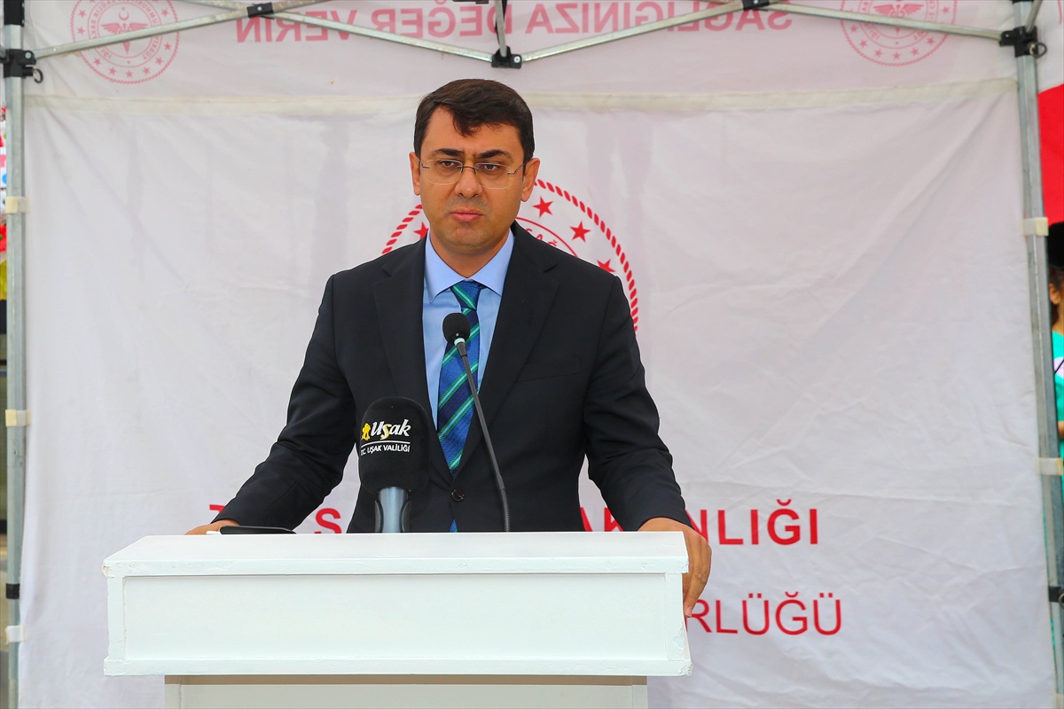 Uşak\'ta hayırsever iki kardeşin yaptırdığı aile sağlığı merkezi törenle açıldı