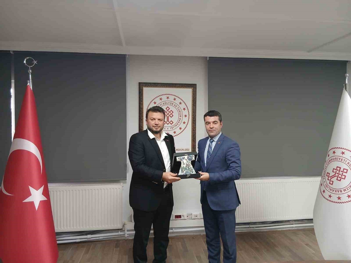 Uşak\'ta turizm için buluşan TÜRSAB heyeti, Rektör Ahmet Demir\'i de ziyaret etti