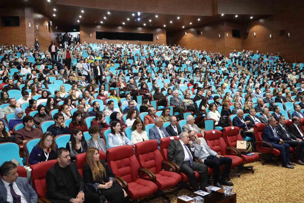 TÜBA Uşak\'ta Karbon Ekonomisi ve Sürdürülebilir Enerji Çalıştayı Düzenledi