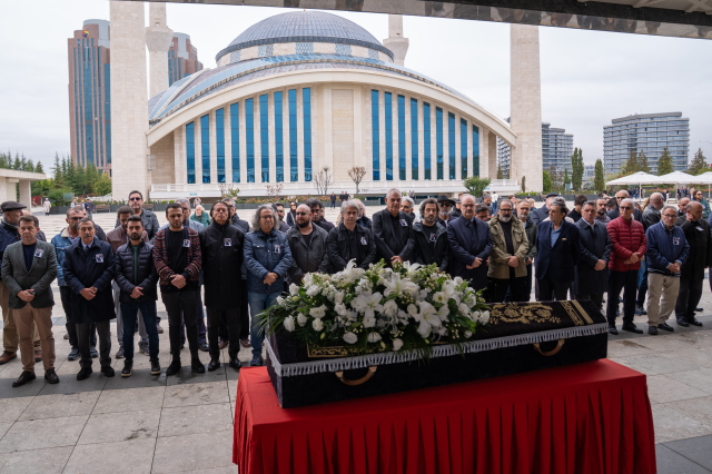 Usta sanatçı Alpay son yolculuğuna uğurlandı