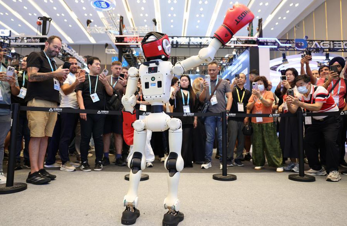 140. Çin İthalat ve İhracat Fuarı Guangzhou\'da servis robotları bölümüyle başladı