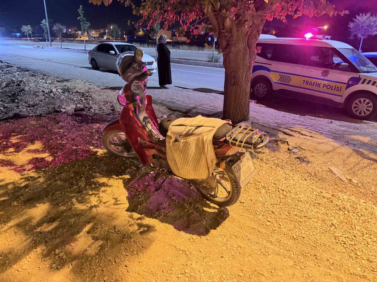 Adıyaman\'da otomobil ile motosiklet çarpıştı, kazada 2 kişi yaralandı