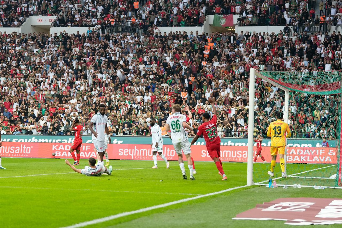 Konyaspor, Diagne\'nin 85. dakikadaki kafa golüne engel olamayınca Amed\'e 1-0 yenildi
