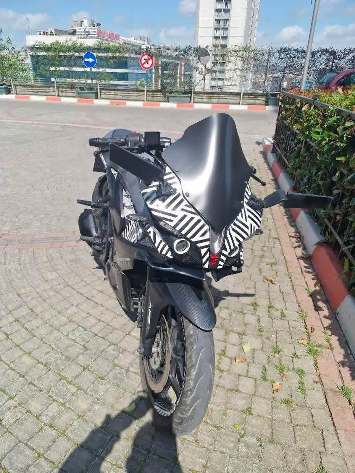 Avcılar\'da 200 bin liralık motosiklet kimliği belirsiz kişi tarafından çalındı