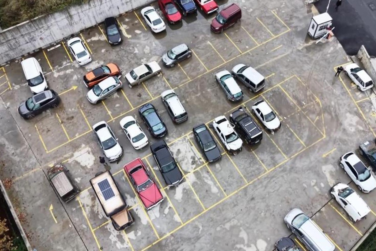 Ayazağa\'da selde sürüklenen 40 araç otoparkta havadan görüntülendi