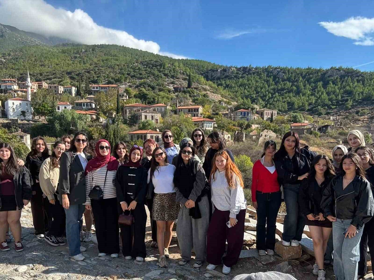 Aydın\'da Gelin Tanış Olalım projesiyle öğrenciler Kuşadası ve Doğanbey\'i gezdi