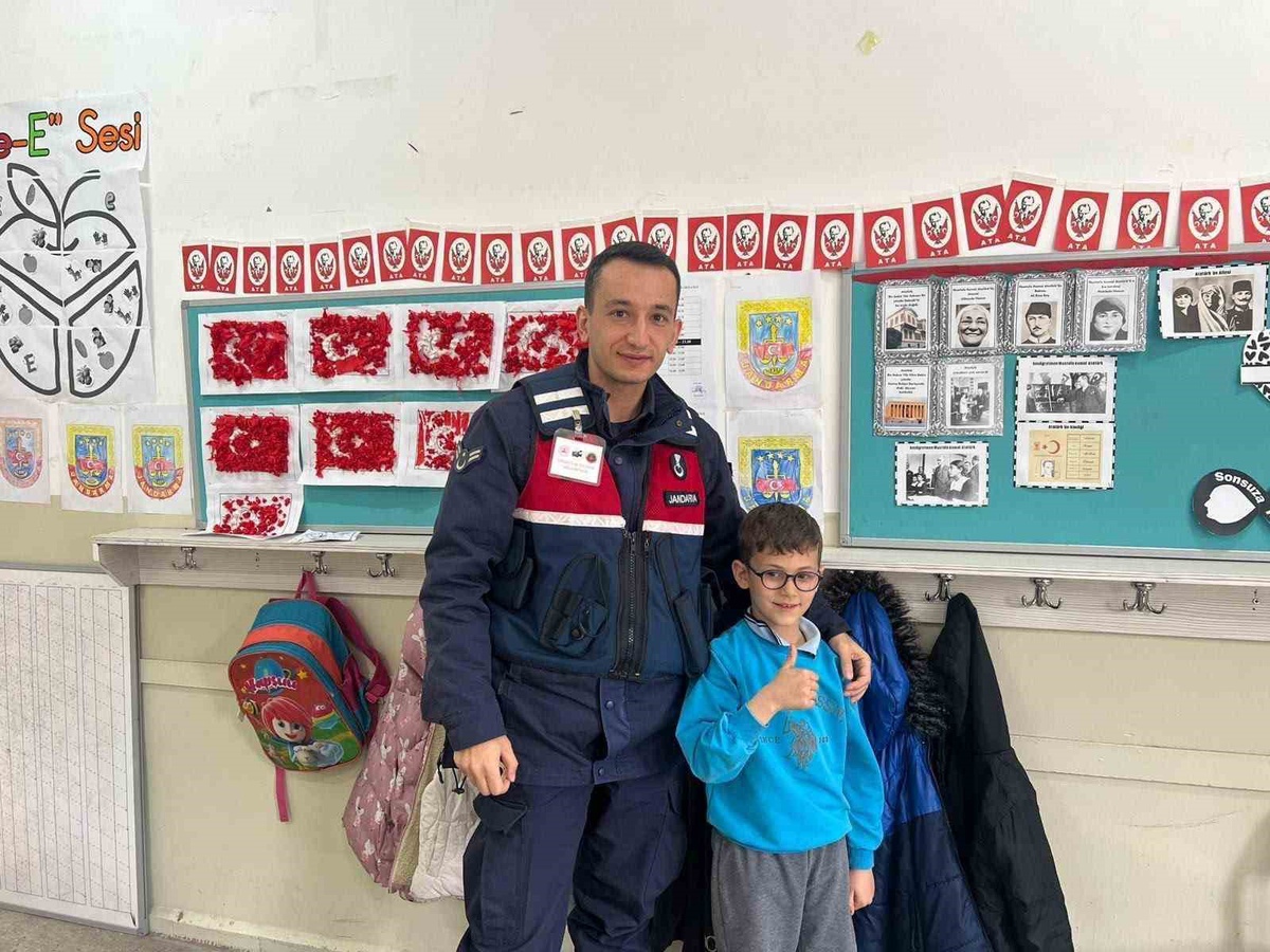 Bilecik jandarması öğrenci güvenliği için 14 okul ve çevresini denetledi
