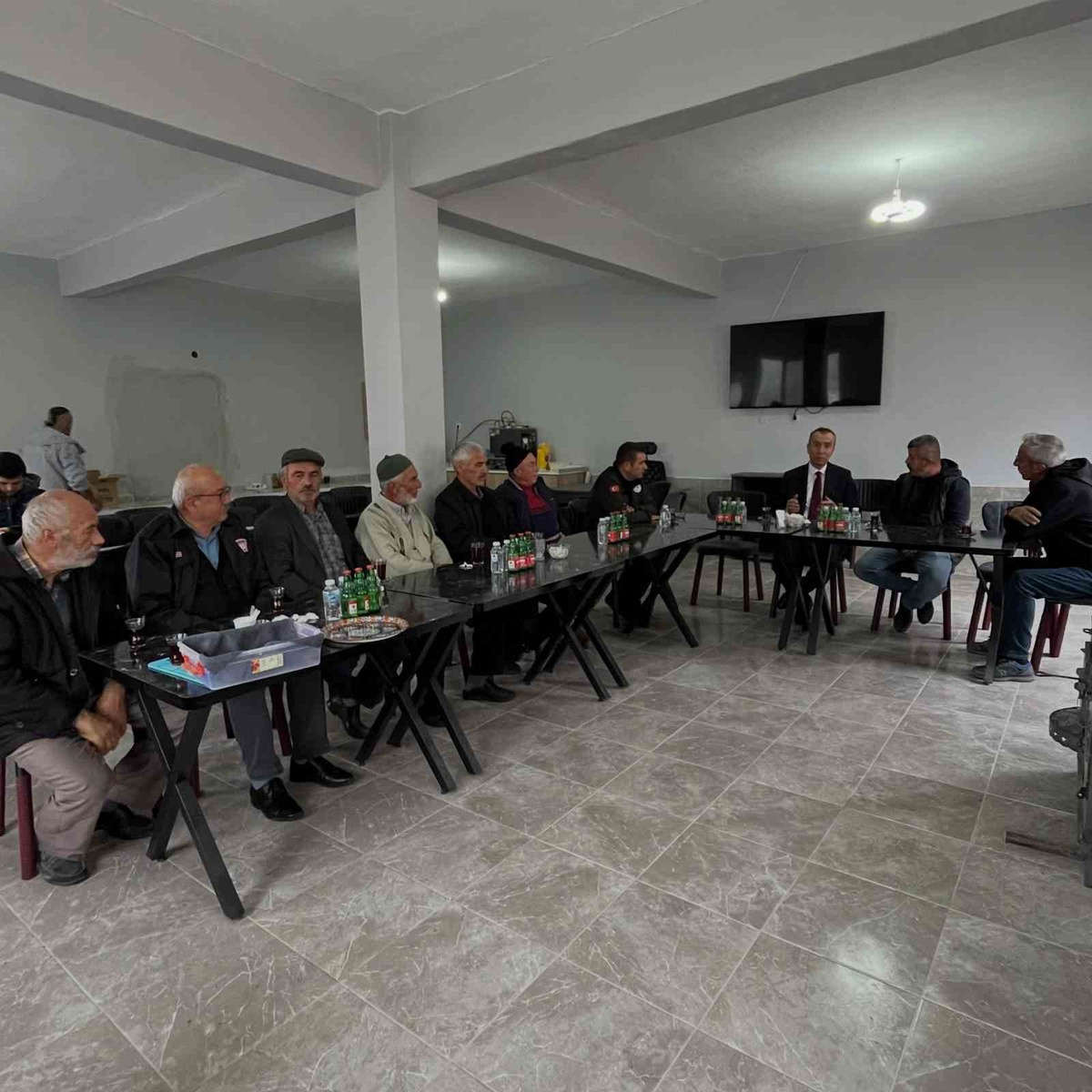Bilecik İl Tarım Müdürü Ayvalık, Dereşemsettin\'de çiftçilerin taleplerini dinledi