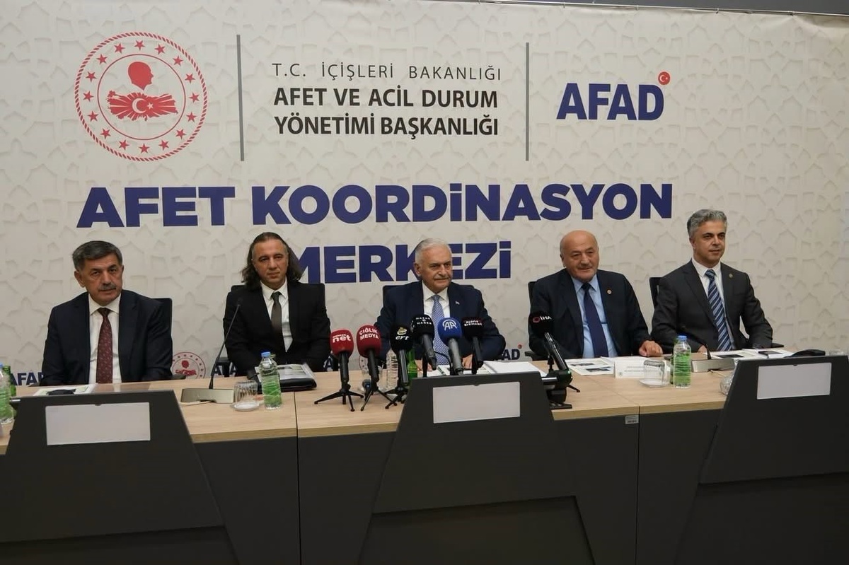 Binali Yıldırım Erzincan\'da dirençli şehirler için öncelikli ihtiyaçlara dikkat çekti