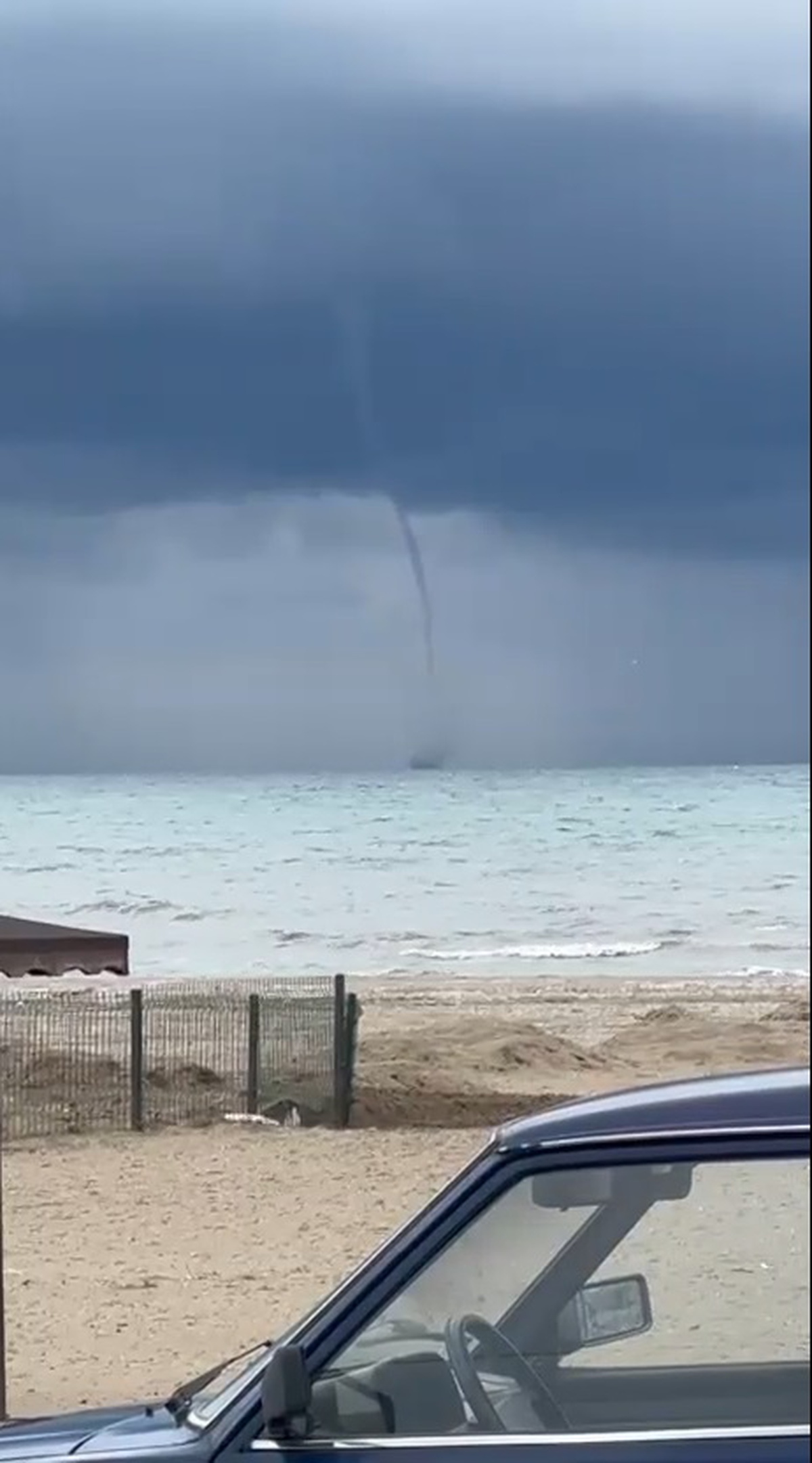 Bursa Mudanya Eğerce açıklarında oluşan deniz hortumu cep telefonuyla görüntülendi