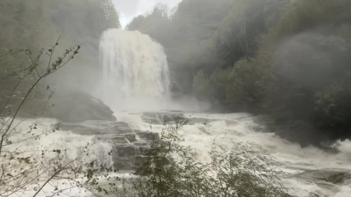 Sağanak sonrası Suuçtu Şelalesi\'nde debi artınca Niagara\'yı aratmayan manzara oluştu