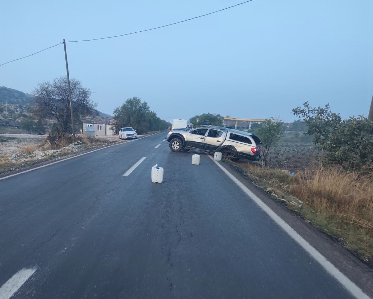 Diyarbakır Çermik\'te sabah saatlerinde takla atan pikabın sürücüsü yaralandı