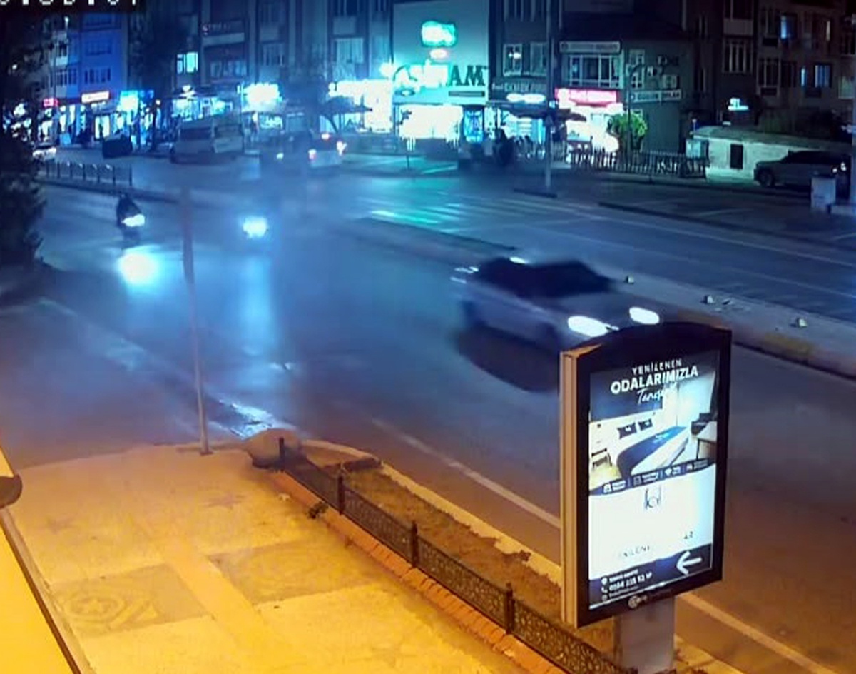 Edirne\'de iki motosikletin çarpıştığı kazada 1 kişi yaralandı, anları kamera kaydetti