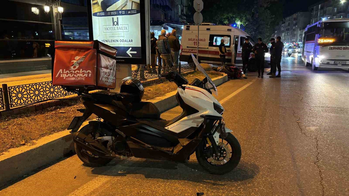 Edirne\'de yaya geçidinde iki motosiklet çarpıştı, 1 kişi yaralandı