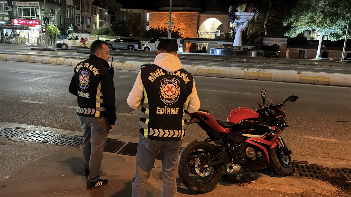 Edirne\'de motokuryenin karıştığı kazada bir kişi yaralanarak hastaneye kaldırıldı