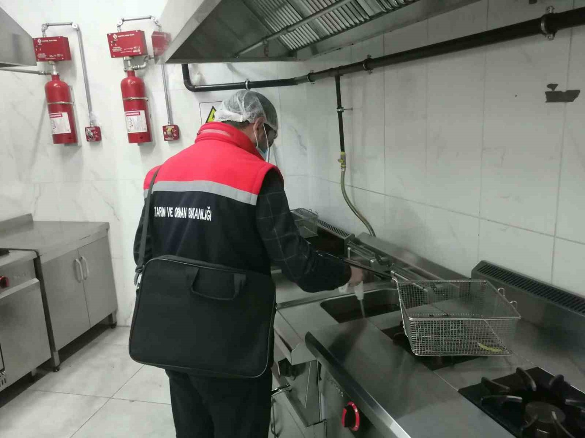 Erzurum\'da bir haftada 349 gıda işletmesi denetlendi, 5 üründen numune alındı