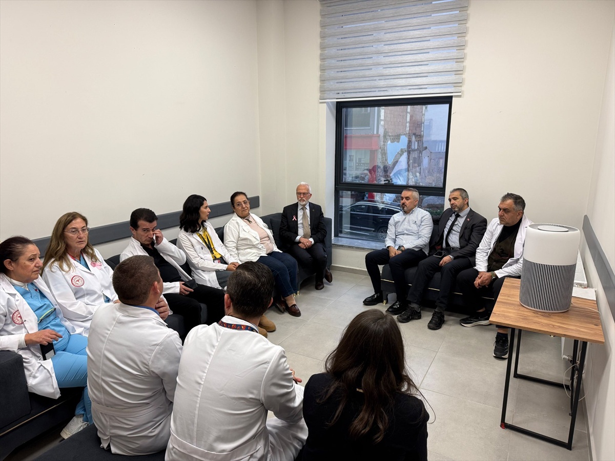 Eskişehir İl Sağlık Müdürü Bildirici, Şirintepe ASM\'de sağlık çalışanlarıyla görüştü