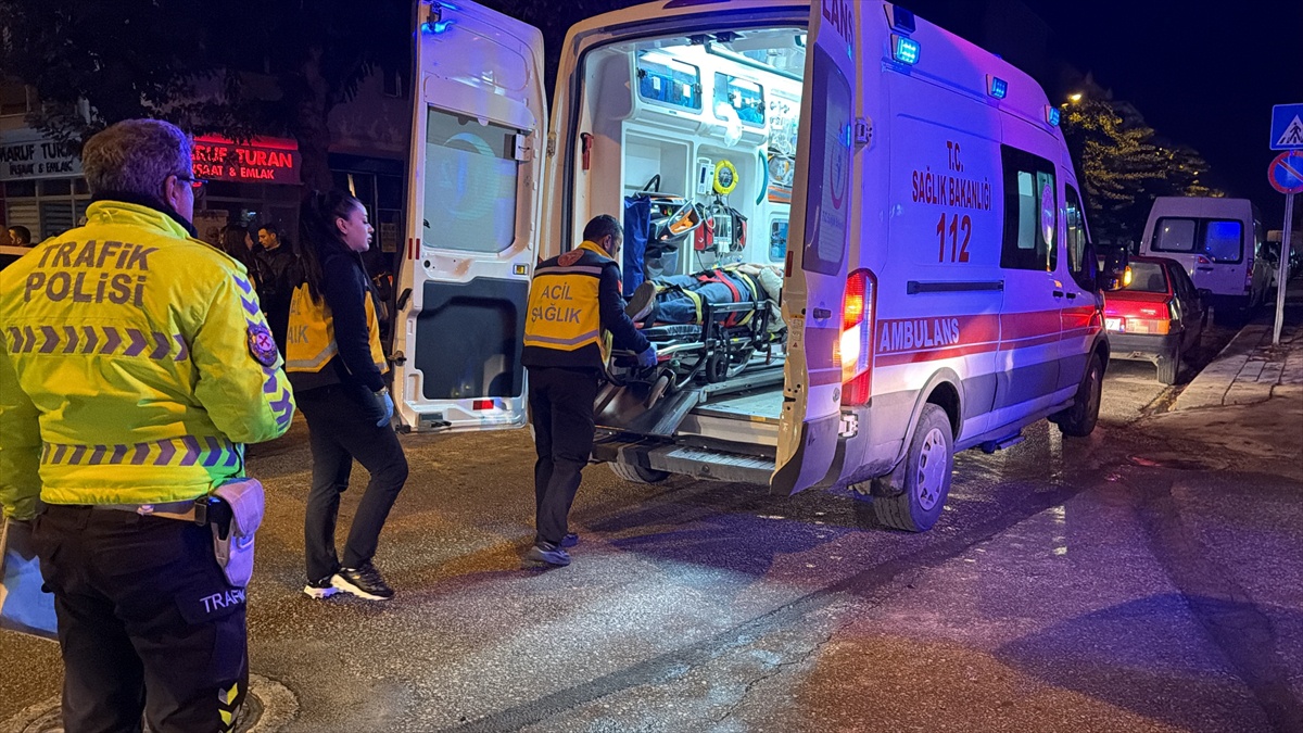 Eskişehir Tepebaşı\'nda iki motosiklet çarpıştı, sürücülerin ikisi de yaralandı