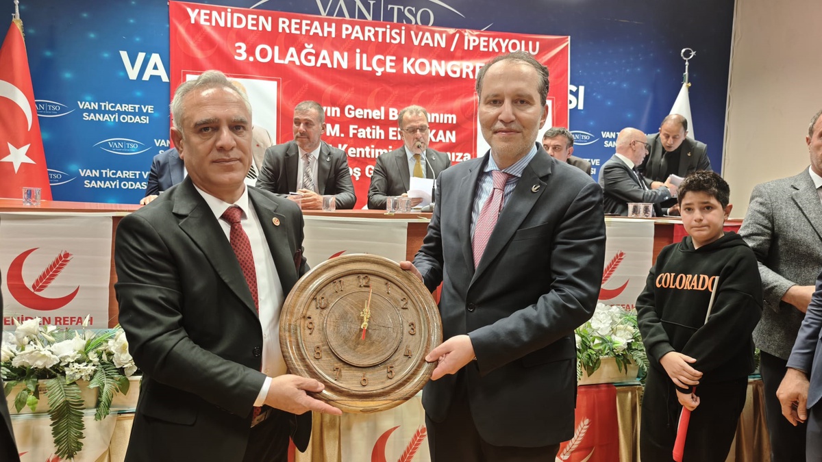 Yeniden Refah lideri Erbakan Van\'da kardeşliğe nifak tohumu ekilmeyeceğini söyledi
