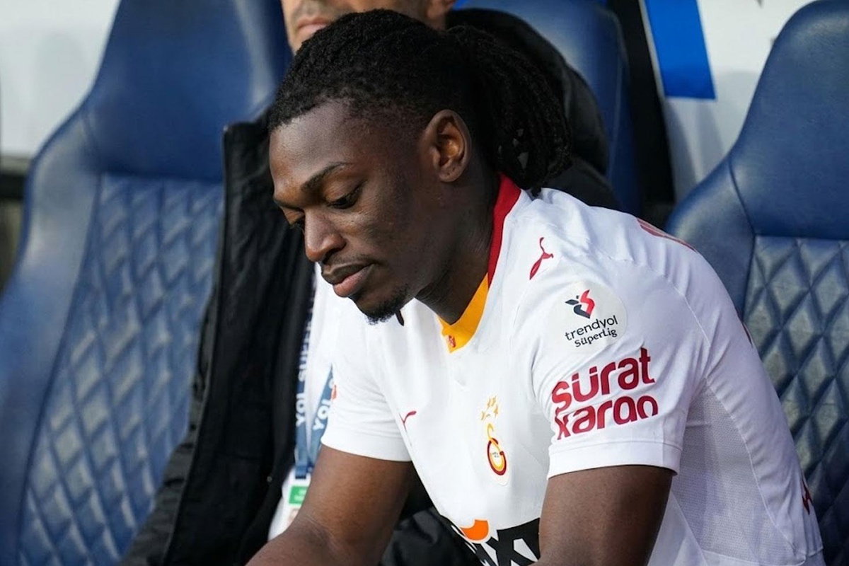 Galatasaray\'da sonradan oyuna giren Leao sadece 16 dakika sahada kalabildi
