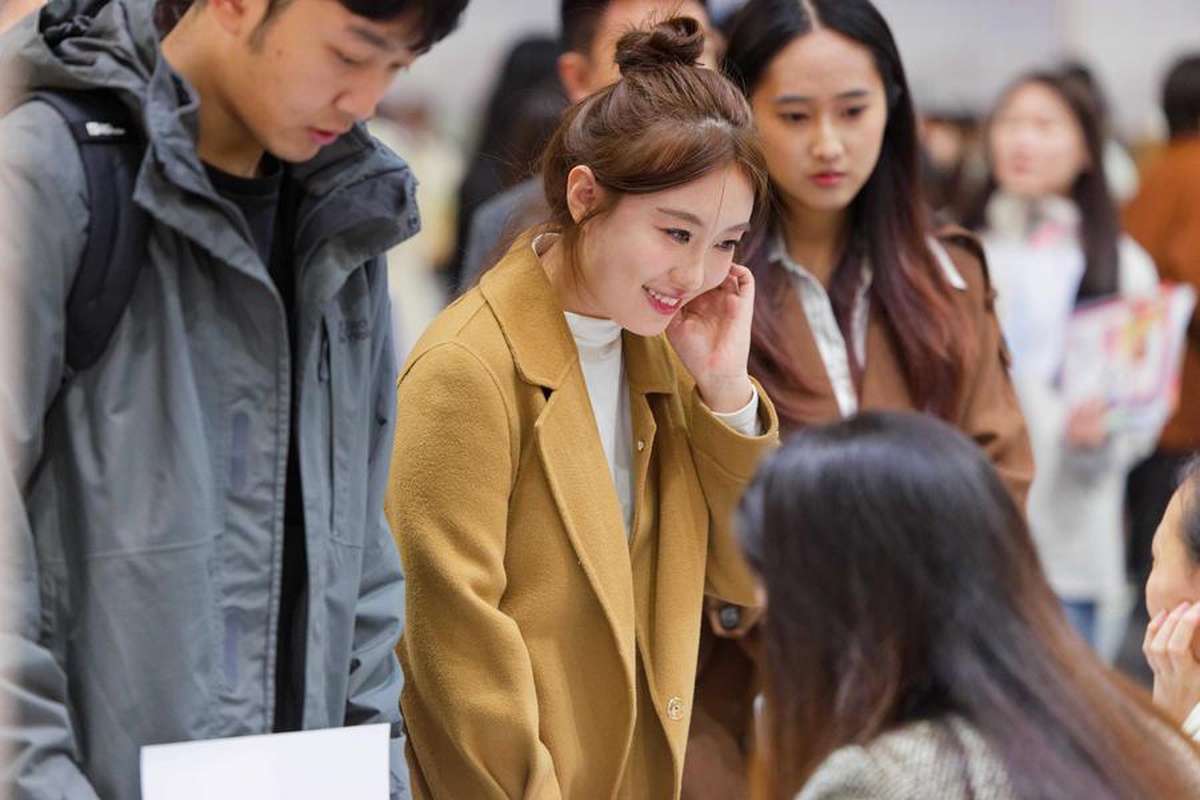 Harbin\'deki iş fuarı 260 işveren ve 11.000\'den fazla mezunu bir araya getirdi