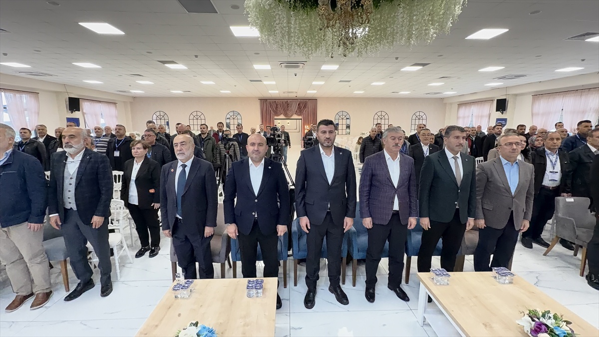 Eğitim-Bir-Sen Eskişehir 1 No\'lu Şubede İbrahim Akar yeniden başkan seçildi