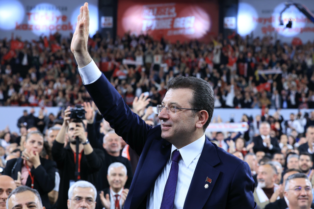 İmamoğlu çapraz sorguda! Elden para ve villa iddialarına yanıt verdi