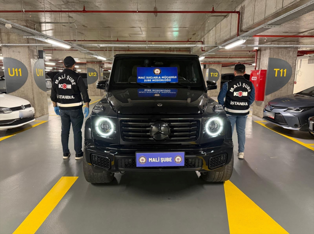 Garajından çıkanlara bakın! Tam 9 lüks araca el konuldu