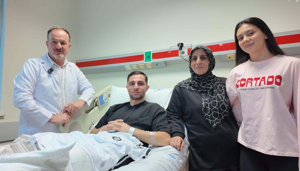 DEÜ Hastanesi\'nde 3 sporcu aynı gün ön çapraz bağ ve menisküs ameliyatı oldu
