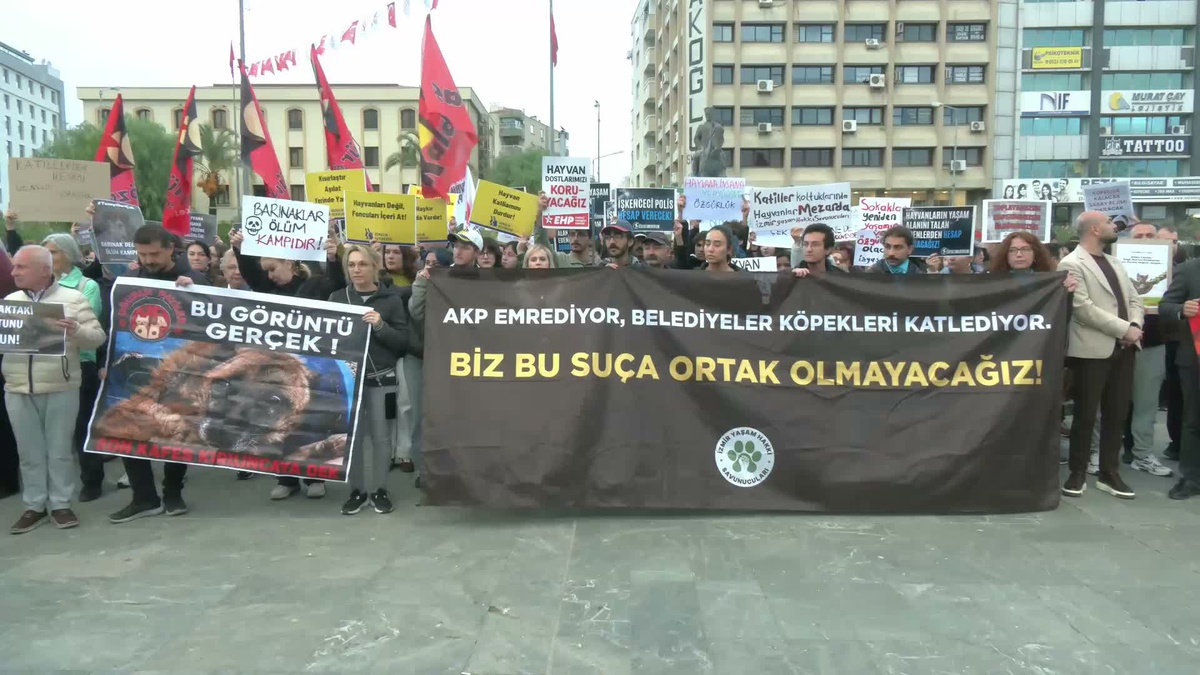 İzmir\'de Ege Üniversitesi\'ndeki 160 köpeğin toplatılması Bornova\'da protesto edildi
