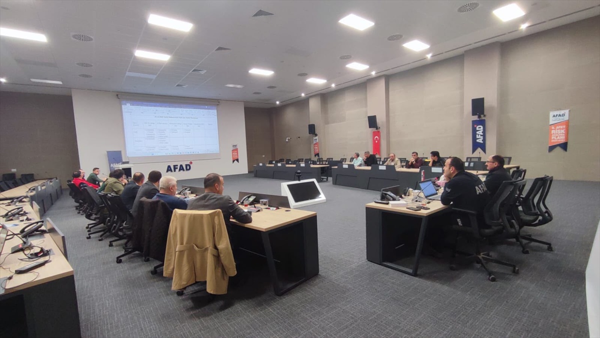 Kastamonu\'da sağanak ve fırtına için riskli bölgelere araç sevk edilmesi planlandı