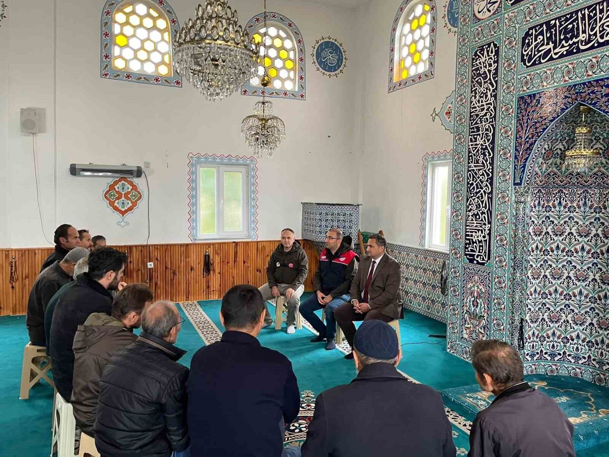 Düzce Kaynaşlı\'da Tarım Müdürlüğü üreticilere destek ve kokarca mücadelesini anlattı